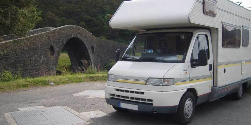 DAs Wohnmobil wird zum Urlaubsort gefahren